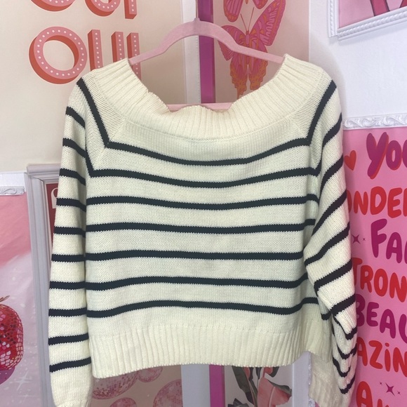 NWOT WEWOREWHAT Off Shoulder Sweater in Black & Antique White - Picture 3 of 6